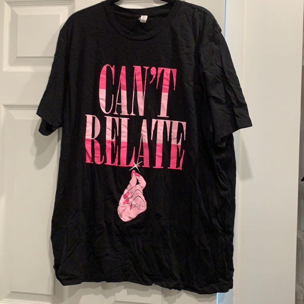 Jeffree star graphic tee “can’t relate”